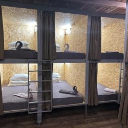 Кровать в женском номере c 4 двухъярусными кроватями (удобства на этаже)