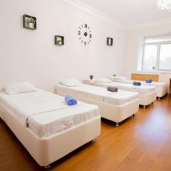 Кровать в 12-местном общем мужском номере (удобства на этаже)