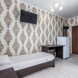 Комната комфорт с 1 односпальной и 1 двуспальной кроватью