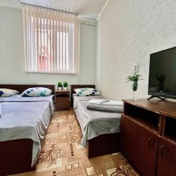 Комната эконом с 2 односпальными и 1 двуспальной кроватью