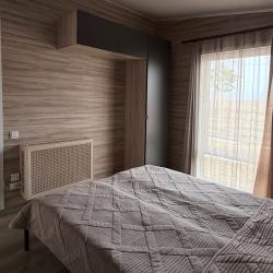 2-местный 2-комнатный коттедж стандарт с 1 двуспальной кроватью