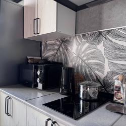 Кровать в 8-местном общем женском номере