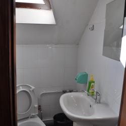 Номер эконом с 2 односпальными кроватями (общие удобства, мансарда)