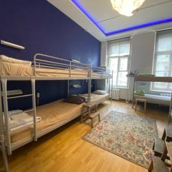 Кровать в 10-местном общем номере