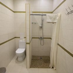 Номер стандарт с 1 односпальной и 1 двуспальной кроватью