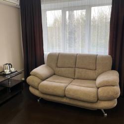 Номер люкс + с 1 двуспальной кроватью (корпус 1)