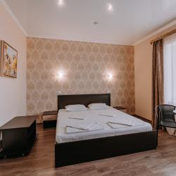 Номер стандарт улучшенный с 1 двуспальной кроватью