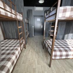 Кровать в 8-местном общем номере