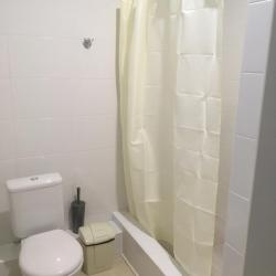 Кровать в 8-местном общем женском номере