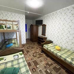 Комната комфорт с 2 односпальными кроватями и 1 двухъярусной кроватью