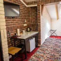 Номер стандарт улучшенный с 1 двуспальной кроватью (мансарда)