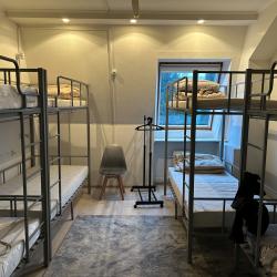 Кровать в 8-местном общем номере