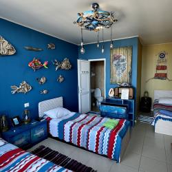 Кровать в 3-местном общем мужском номере Кусто