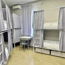 Кровать в 10-местном общем мужском номере