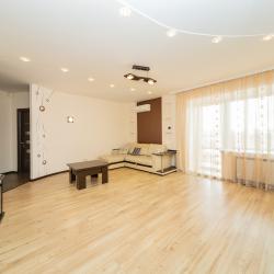 Фото Отель Бoльшая 3-x комнaтнaя кваpтира в центре города