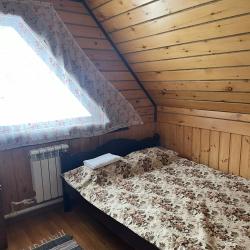 Номер эконом с 1 двуспальной кроватью (мансарда)