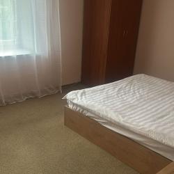 Номер стандарт с 1 двуспальной кроватью (общая ванная комната)