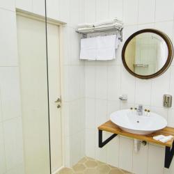 Номер люкс семейный с 2 двуспальными кроватями