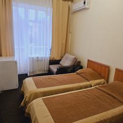 Номер стандарт с 1 двуспальной кроватью и диваном
