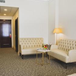 Номер улучшенный с 1 двуспальной кроватью для гостей с ограниченными возможностями