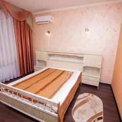 Комната стандарт с 1 двуспальной кроватью (с завтраком)