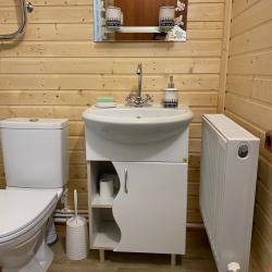 Коттедж улучшенный с 2 односпальными и 1 двуспальной кроватью