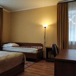 Номер стандарт семейный с 2 односпальными и 1 двуспальной кроватью