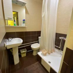 Кровать в 8-местном общем номере