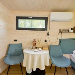 Дом среди деревьев