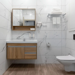 Стандартный номер с двумя раздельными кроватями (без балкона, вид на сопки)