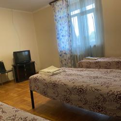 Кровать в 8-местном общем номере