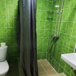 Номер стандарт с 2 односпальными и 1 двуспальной кроватью