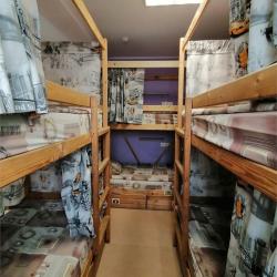 Койко-место на двухъярусной кровати в 6-местном номере (удобства на этаже)
