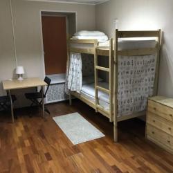 Кровать в 8-местном общем мужском номере