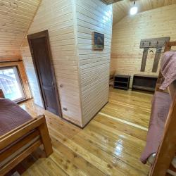 Номер стандарт семейный с 2 односпальными и 1 двуъярусной кроватями