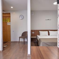 Номер комфорт с 2 двуспальными кроватями