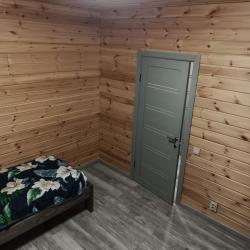Коттедж улучшенный с 2 односпальными и 1 двуспальной кроватью