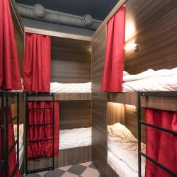 Кровать в 12-местном общем мужском номере