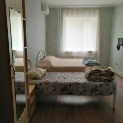 Номер стандарт с 1 односпальной и 1 двуспальной кроватью