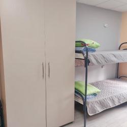 Кровать в 6-местном общем номере