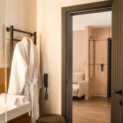 Коттедж улучшенный с общей террасой и видом на лес