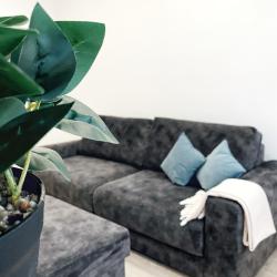 Фото Отель CrystalRentals (КристалРенталс) на улице Монтажников 53