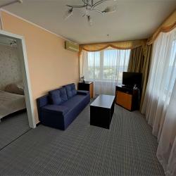 Номер полулюкс бизнес с 2 односпальными кроватями