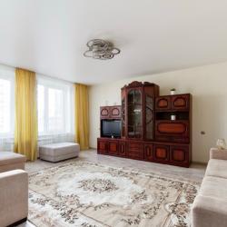 Фото Отель Просторная 3-комнатная квартира в Октябрьском районе