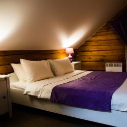 Номер стандарт с 1 двуспальной кроватью (мансарда)