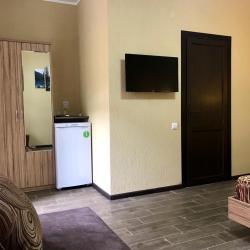 Номер стандарт улучшенный с 1 двуспальной кроватью и диваном