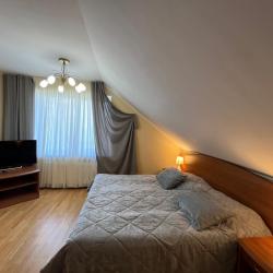 2-комнатный номер люкс с 2 односпальными и 1 двуспальной кроватью