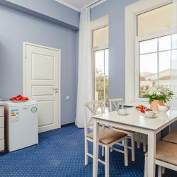 Номер люкс семейный с 1 двуспальной кроватью