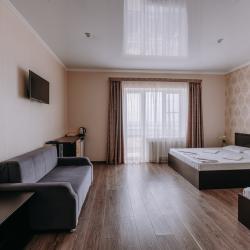 3-местный номер стандарт с 1 односпальной и 1 двуспальной кроватью