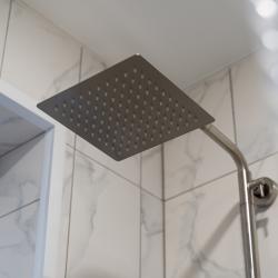 Коттедж улучшенный с 2 односпальными и 1 двуспальной кроватью